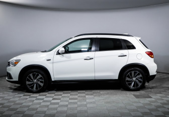 Подержанный автомобиль Mitsubishi ASX 2018 года (8 фото)