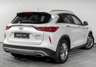 Подержанный автомобиль Infiniti QX50 2018 года (5 фото)