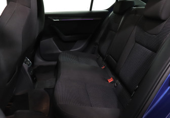 Подержанный автомобиль Skoda Octavia Liftback 2020 года (10 фото)