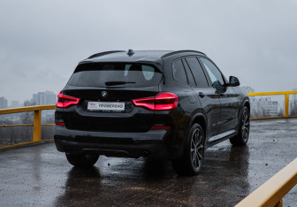 Подержанный автомобиль BMW X3 2020 года (4 фото)