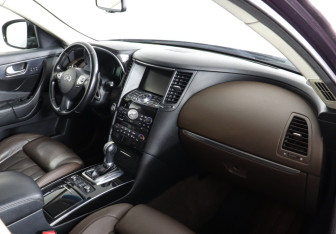 Подержанный автомобиль Infiniti FX 2010 года (10 фото)