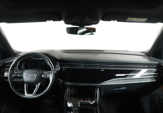 Подержанный автомобиль Audi Q8 2021 года (12 фото)