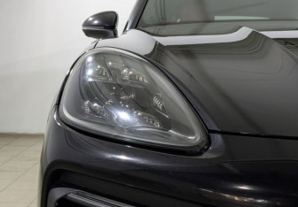 Подержанный автомобиль Porsche Cayenne 2018 года (9 фото)