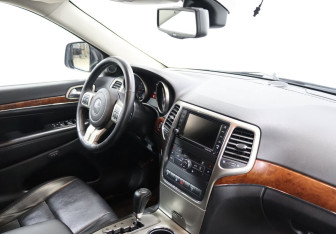 Подержанный автомобиль Jeep Grand Cherokee 2012 года (10 фото)