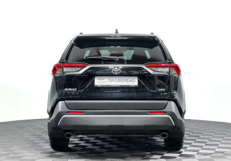 Подержанный автомобиль Toyota RAV4 2021 года (6 фото)
