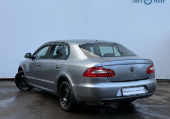 Подержанный автомобиль Skoda Superb Liftback 2011 года (7 фото)