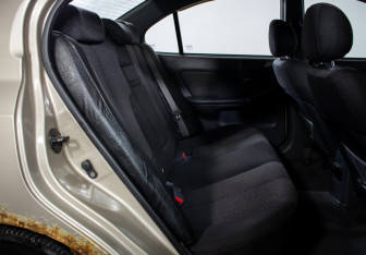 Подержанный автомобиль Hyundai Elantra Sedan 2003 года (9 фото)