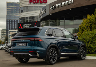 Подержанный автомобиль Geely Monjaro 2023 года (4 фото)
