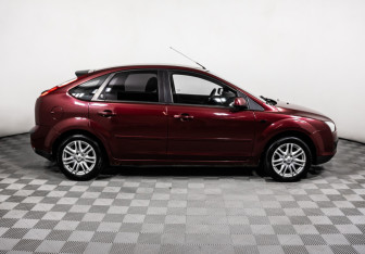 Подержанный автомобиль Ford Focus Hatchback 2006 года (4 фото)