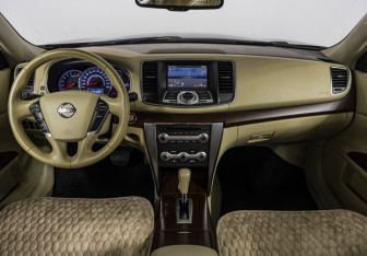 Подержанный автомобиль Nissan Teana 2011 года (13 фото)