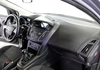 Подержанный автомобиль Ford Focus Wagon 2015 года (8 фото)