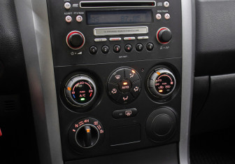 Подержанный автомобиль Suzuki Grand Vitara 2005 года (18 фото)