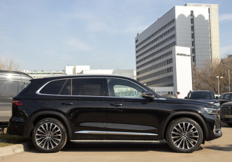 Подержанный автомобиль Geely Monjaro 2025 года (3 фото)