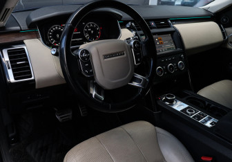 Подержанный автомобиль Land Rover Discovery 2018 года (16 фото)