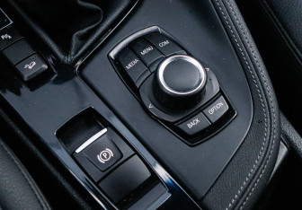 Подержанный автомобиль BMW X1 2017 года (17 фото)