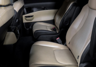 Подержанный автомобиль Kia Carnival 2020 года (10 фото)