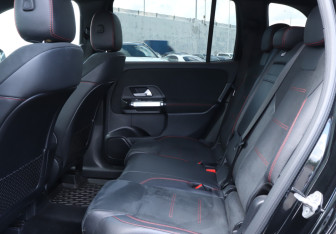 Подержанный автомобиль Mercedes-Benz GLB 2020 года (10 фото)