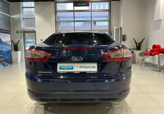 Подержанный автомобиль Ford Mondeo Sedan 2011 года (5 фото)