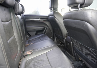 Подержанный автомобиль Kia Sorento 2011 года (10 фото)