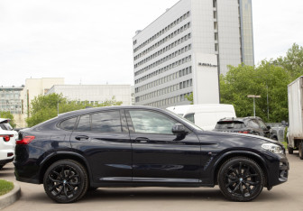 Подержанный автомобиль BMW X4 2019 года (3 фото)