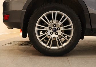 Подержанный автомобиль Ford Kuga 2013 года (22 фото)