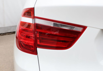 Подержанный автомобиль BMW X3 2012 года (24 фото)