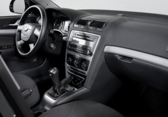 Подержанный автомобиль Skoda Octavia Liftback 2012 года (9 фото)