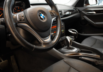 Подержанный автомобиль BMW X1 2012 года (7 фото)