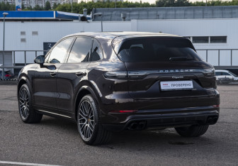 Подержанный автомобиль Porsche Cayenne 2019 года (8 фото)