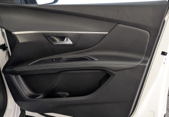 Подержанный автомобиль Peugeot 5008 Suv 2021 года (24 фото)