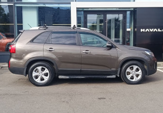 Подержанный автомобиль Kia Sorento 2015 года (4 фото)