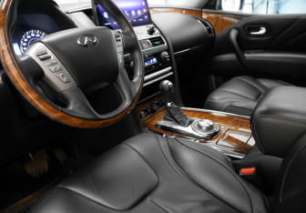 Подержанный автомобиль Infiniti QX80 2017 года (7 фото)