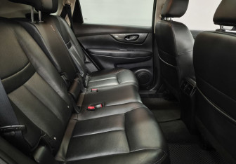 Подержанный автомобиль Nissan X-Trail 2017 года (13 фото)