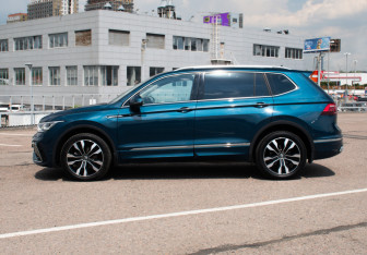 Подержанный автомобиль Volkswagen Tiguan 2023 года (8 фото)