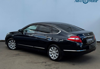 Подержанный автомобиль Nissan Teana 2011 года (6 фото)