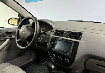 Подержанный автомобиль Ford Focus Sedan 2004 года (17 фото)