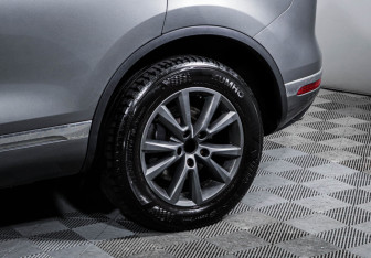 Подержанный автомобиль Volkswagen Touareg 2015 года (15 фото)