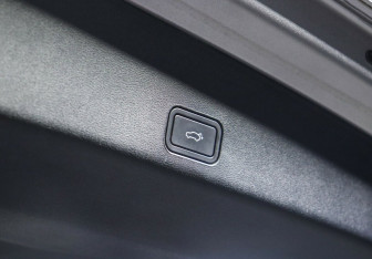 Подержанный автомобиль Geely Monjaro 2022 года (25 фото)