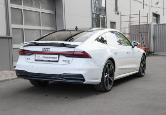Подержанный автомобиль Audi A7 2021 года (4 фото)