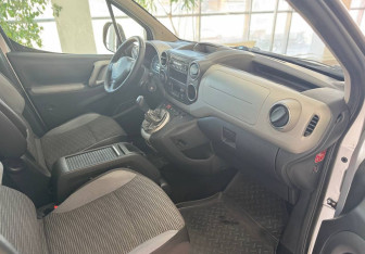 Подержанный автомобиль Peugeot Partner 2011 года (13 фото)