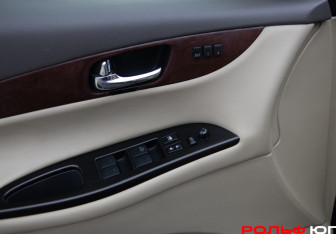 Подержанный автомобиль Infiniti EX 2008 года (16 фото)