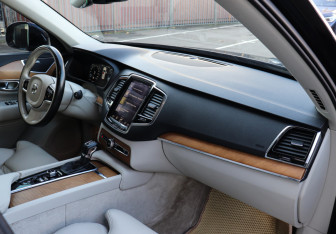 Подержанный автомобиль Volvo XC90 2015 года (8 фото)