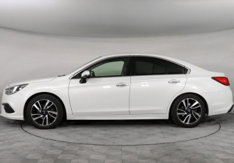 Подержанный автомобиль Subaru Legacy Sedan 2019 года (7 фото)