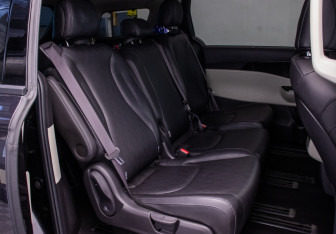 Подержанный автомобиль Kia Carnival 2021 года (11 фото)