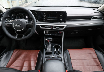 Подержанный автомобиль Kia K5 2021 года (13 фото)