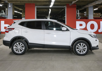 Подержанный автомобиль Nissan Qashqai 2016 года (4 фото)