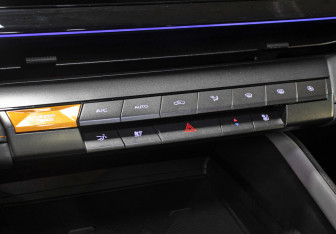 Подержанный автомобиль Changan UNI-V 2023 года (20 фото)