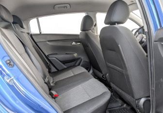 Подержанный автомобиль Kia Rio Hatchback 2020 года (12 фото)