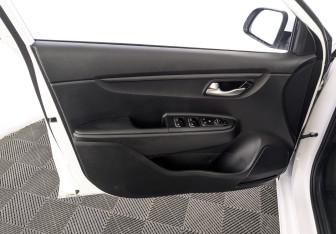 Подержанный автомобиль Kia Rio Sedan 2021 года (19 фото)