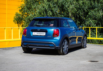 Подержанный автомобиль MINI Hatch 2021 года (4 фото)